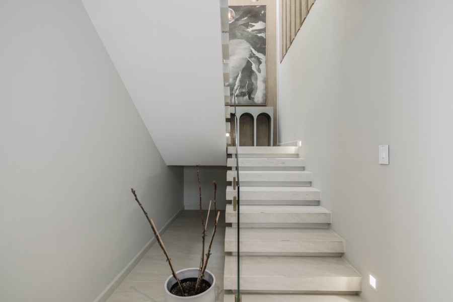 4 Bedroom Property for Sale in Fresnaye Western Cape